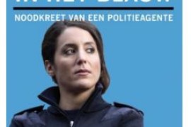 Boek Vrouw in het blauw noodkreet van een politieagente