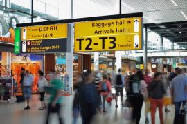 Beelden van voortvluchtige criminelen vertoond op Nederlandse luchthavens
