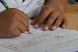 Latere selectie in het onderwijs vermindert ongelijkheid…maar ten dele