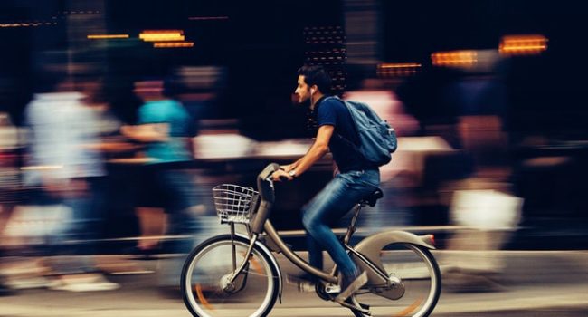 Steden moeten investeren in fietsers