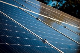 Gemeenten krijgen pas vanaf 1 juli 2022 kans om zonnepanelen te verplichten op industriegebouwen