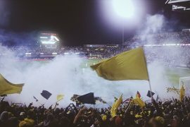 Stadionverbod van vijf jaar dreigt voor aanhangers Vitesse die veld betraden in Gelredome