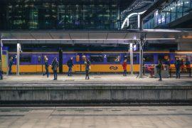 Nog uren geen treinen tussen Utrecht en Arnhem door uitgelopen werkzaamheden
