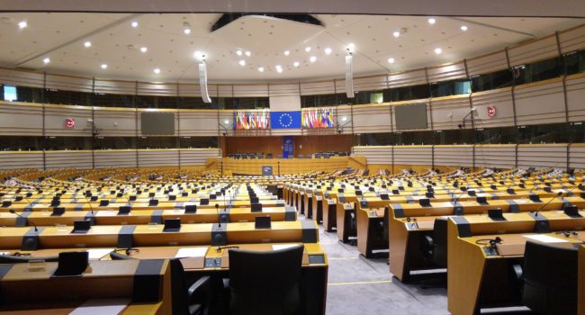 Corruptieschandaal in Europees Parlement ‘raakt aanzien politiek in de kern’