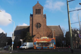 Haagse kerk blijkt levensgevaarlijk illegaal pension: gemeente jaagt op ‘malafide huisjesmelkers’