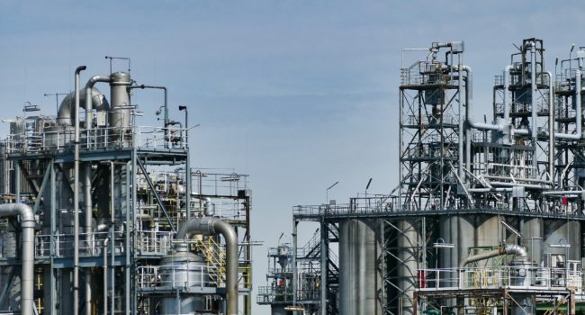 Vopak en Raffinaderij KHC betalen in totaal ruim 1,1 miljoen voor ontsnapping gaswolk