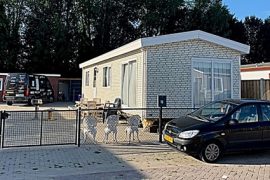 Bewoners Eindhovens woonwagenkamp moeten schuurtjes en garages op gemeentegrond afbreken