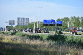 Duitse boeren in actie, ook wegblokkades bij Nederlandse grens
