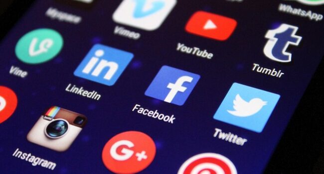 Jongeren vragen om meer aandacht voor online veiligheid op school